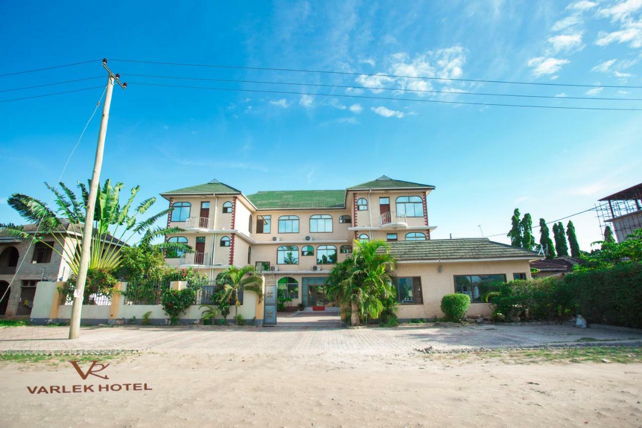 Varlek Hotel Dar es Salaam Exteriör bild